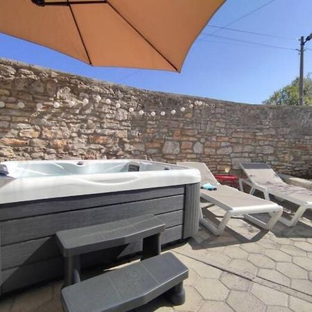 Apartment With Whirlpool And Bbq Near Porec Baderna Екстер'єр фото