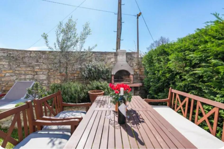 Apartment With Whirlpool And Bbq Near Porec Baderna Екстер'єр фото