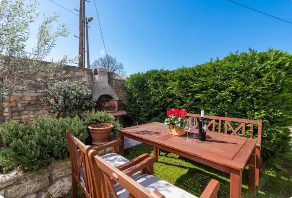 Apartment With Whirlpool And Bbq Near Porec Baderna Екстер'єр фото