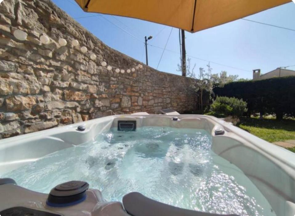 Apartment With Whirlpool And Bbq Near Porec Baderna Екстер'єр фото